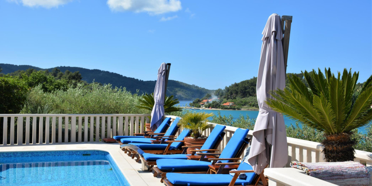 Beachfront Villa Gradina